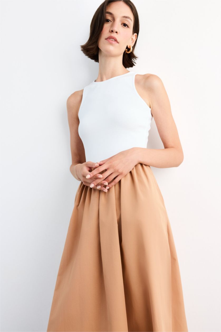 Woman White Sleeveless Maxi Dress