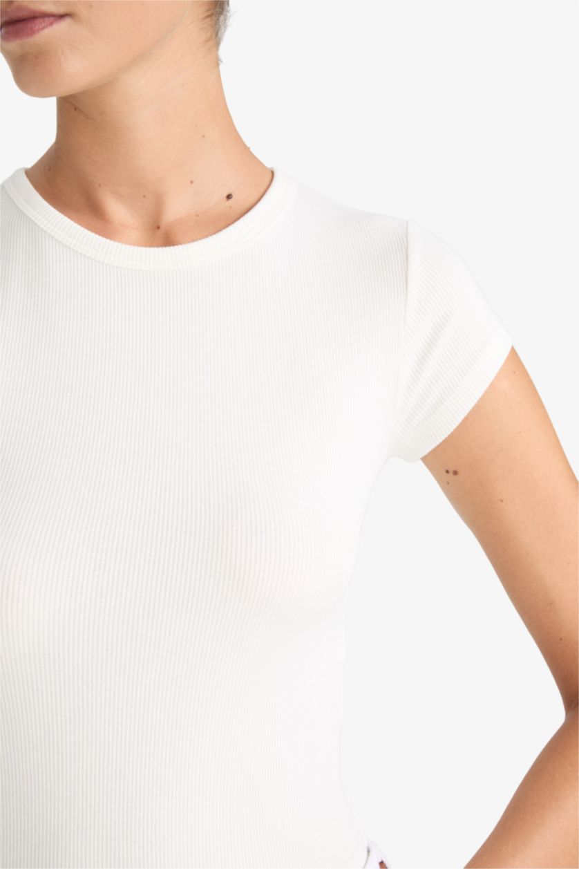 Kadın Ekru Bisiklet Yaka Kısa Kollu Tişört