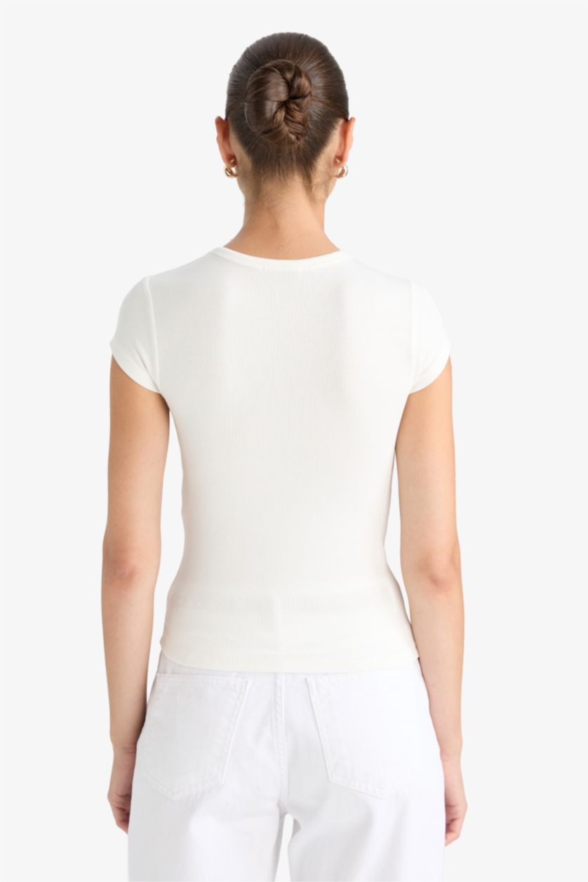 Kadın Ekru Bisiklet Yaka Kısa Kollu Tişört