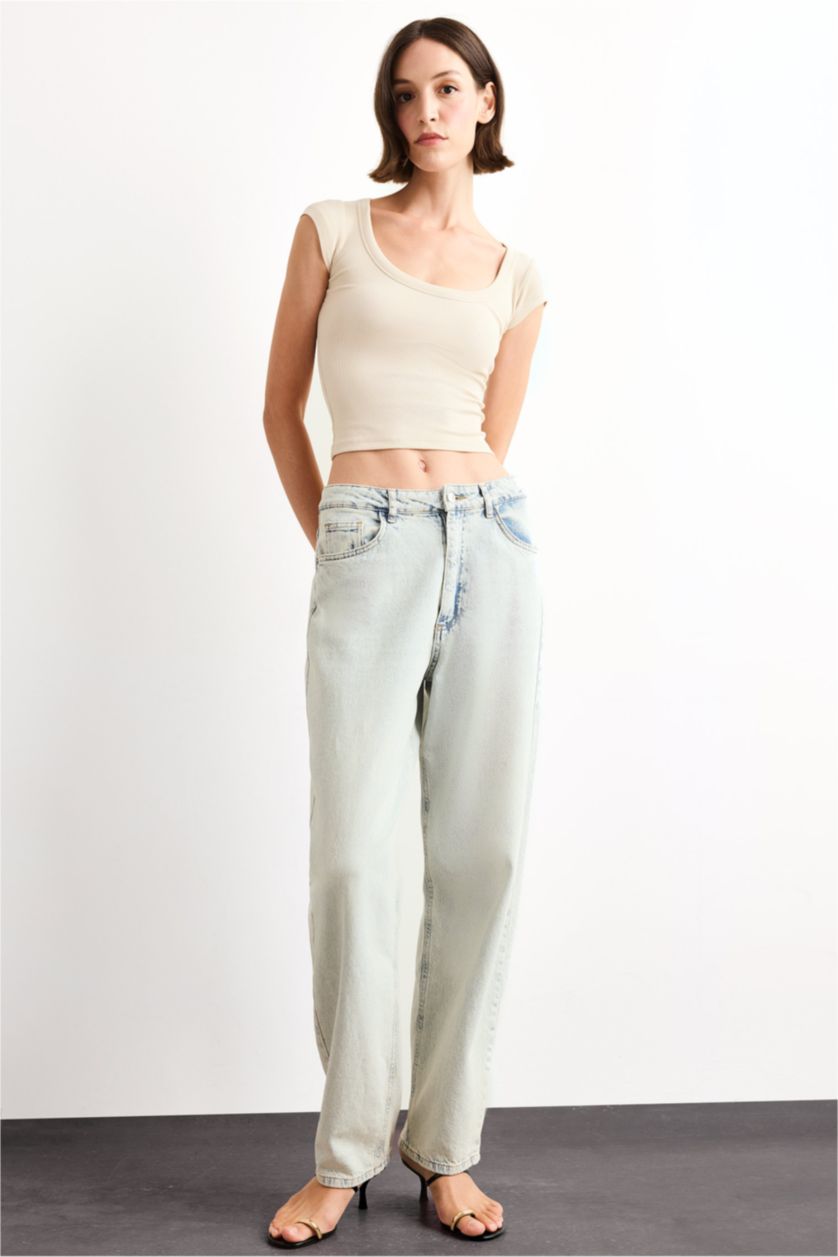 Kadın Ekru Bisiklet Yaka Kısa Kollu Tişört