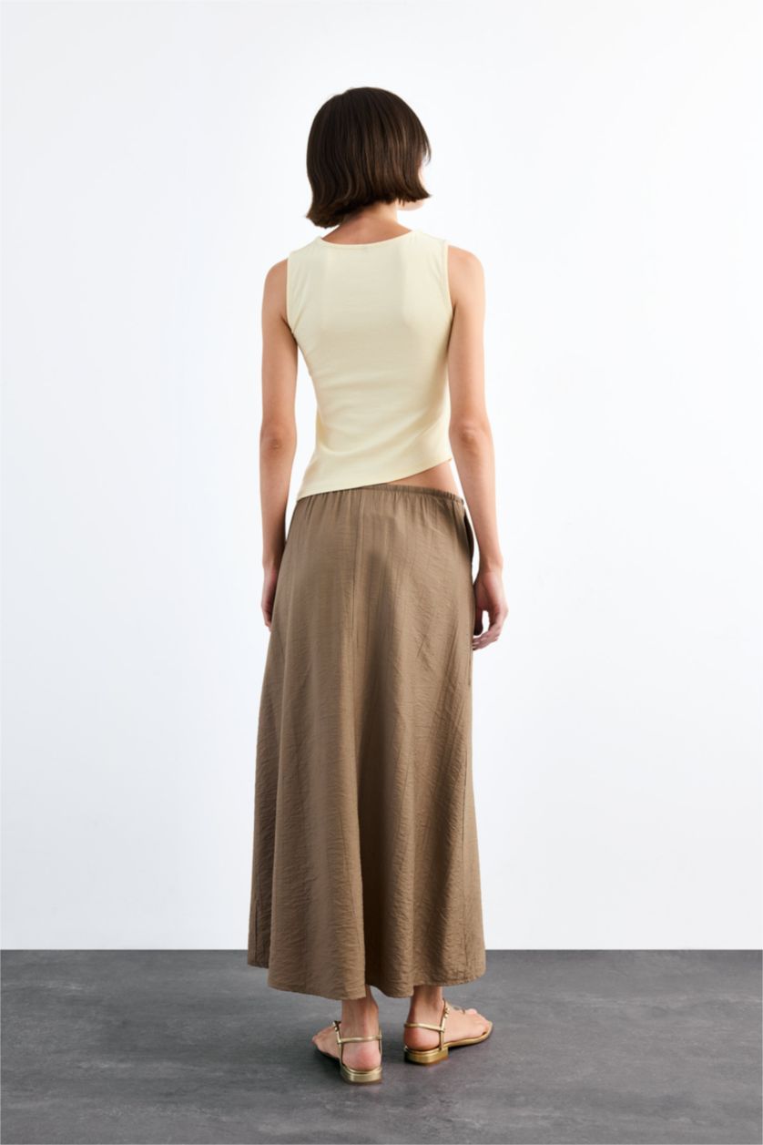 Kadın Kahve Relax Fit Beli Lastikli Krinkıl Kumaş Midi Etek