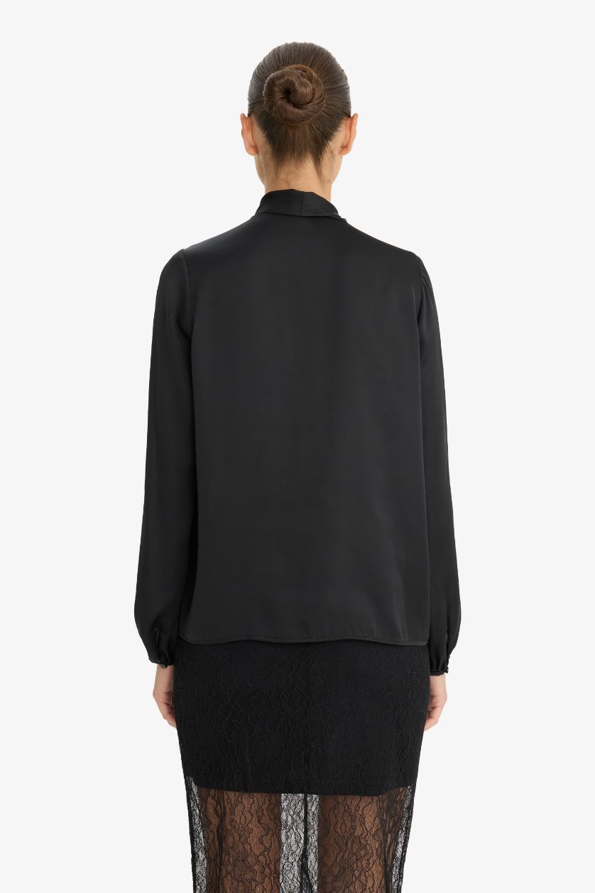 Woman Black Regular Fit V-Neck Satin Blouse