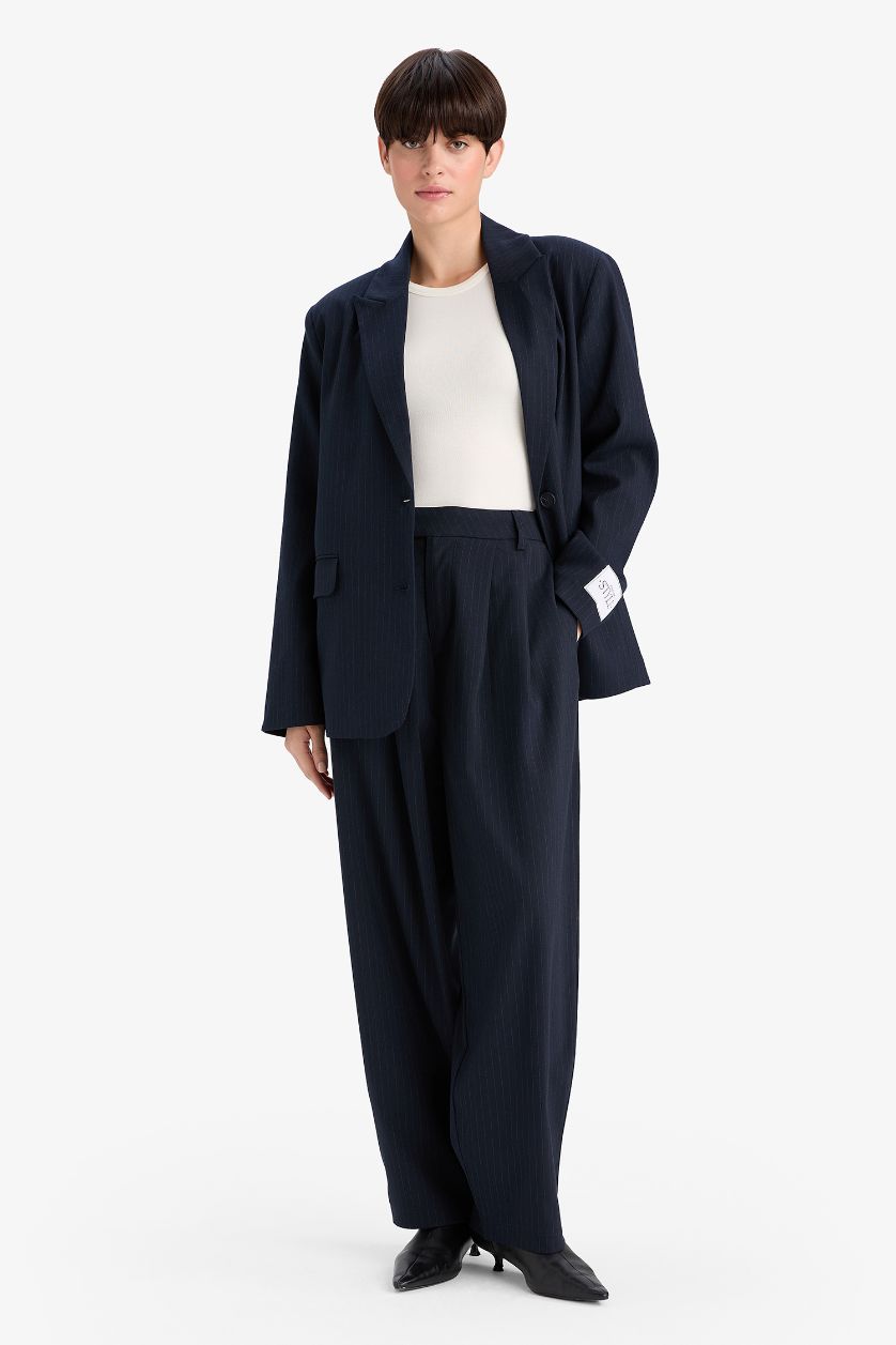 WOMAN NAVY Barrel Fit Half Zippered Ankle Length Trousers