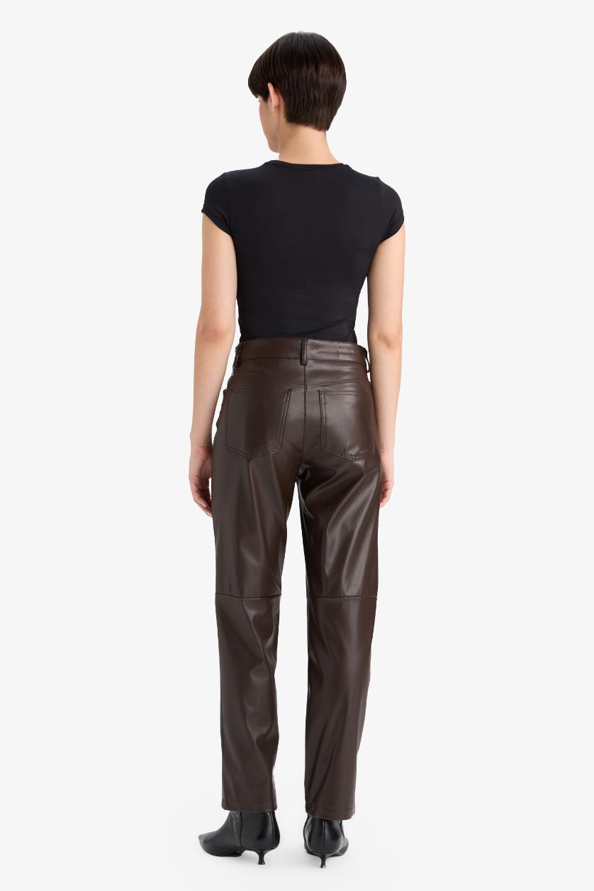 Kadın Koyu Kahve Straıght Fıt Cepli Kısa Paça Bilek Boy Deri Pantolon