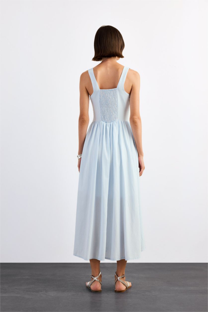 نساء أزرق فاتح فستان طويل بحمالات وياخة مربعة