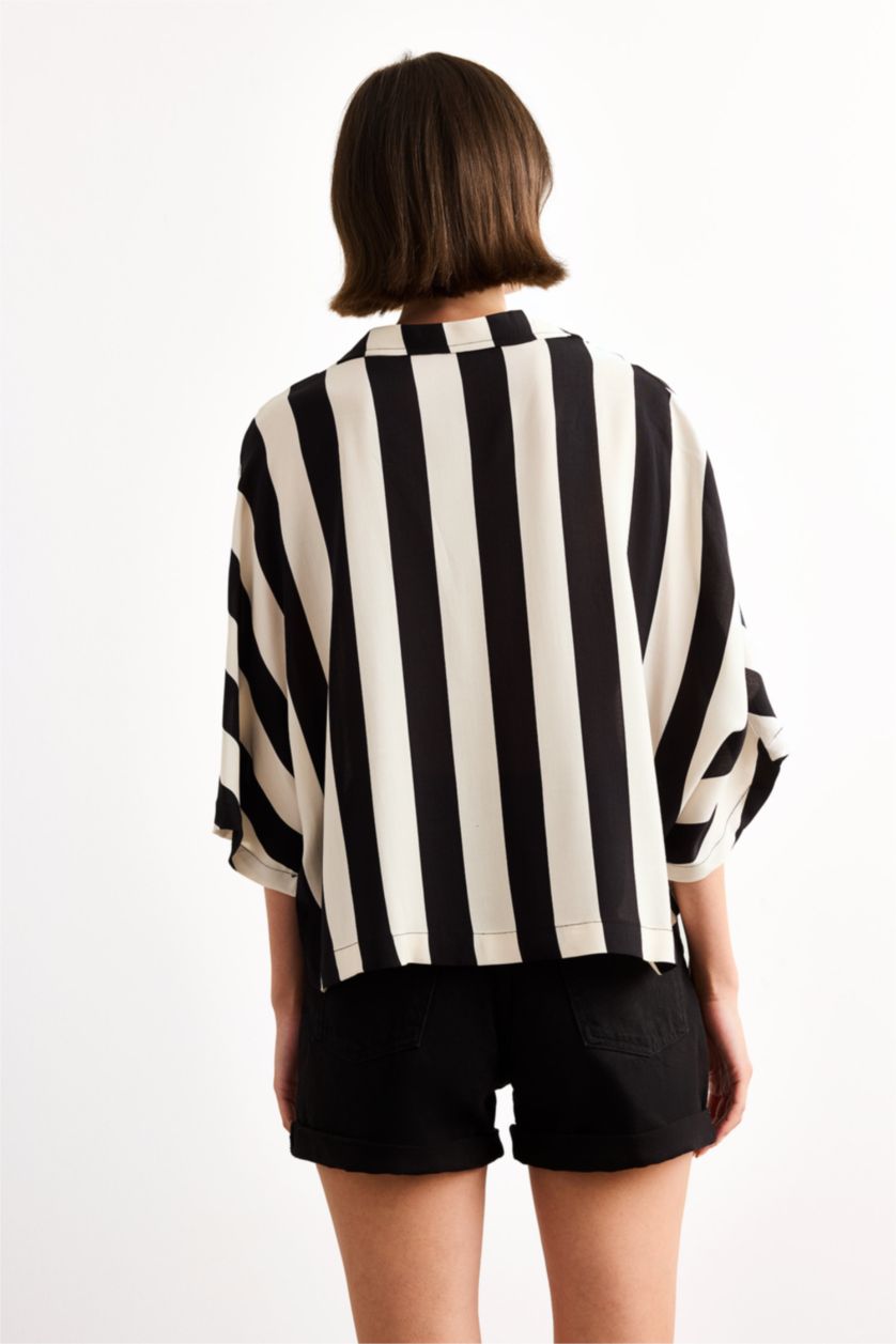Kadın Siyah Oversize Geniş Kalıp Çizgili Kısa Kollu Gömlek