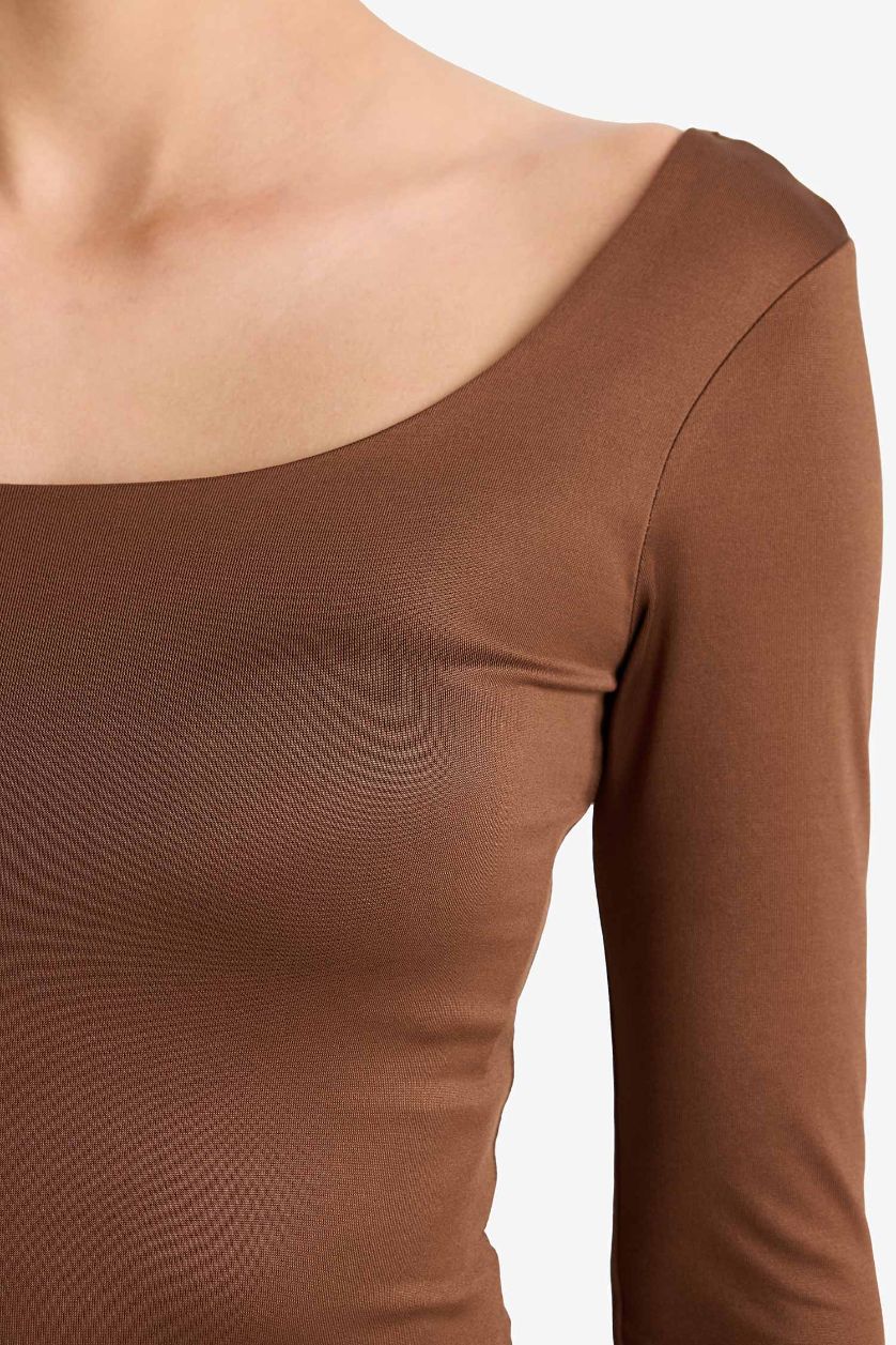 حريمي بني بودي سوت كم طويل بياقة مربعة