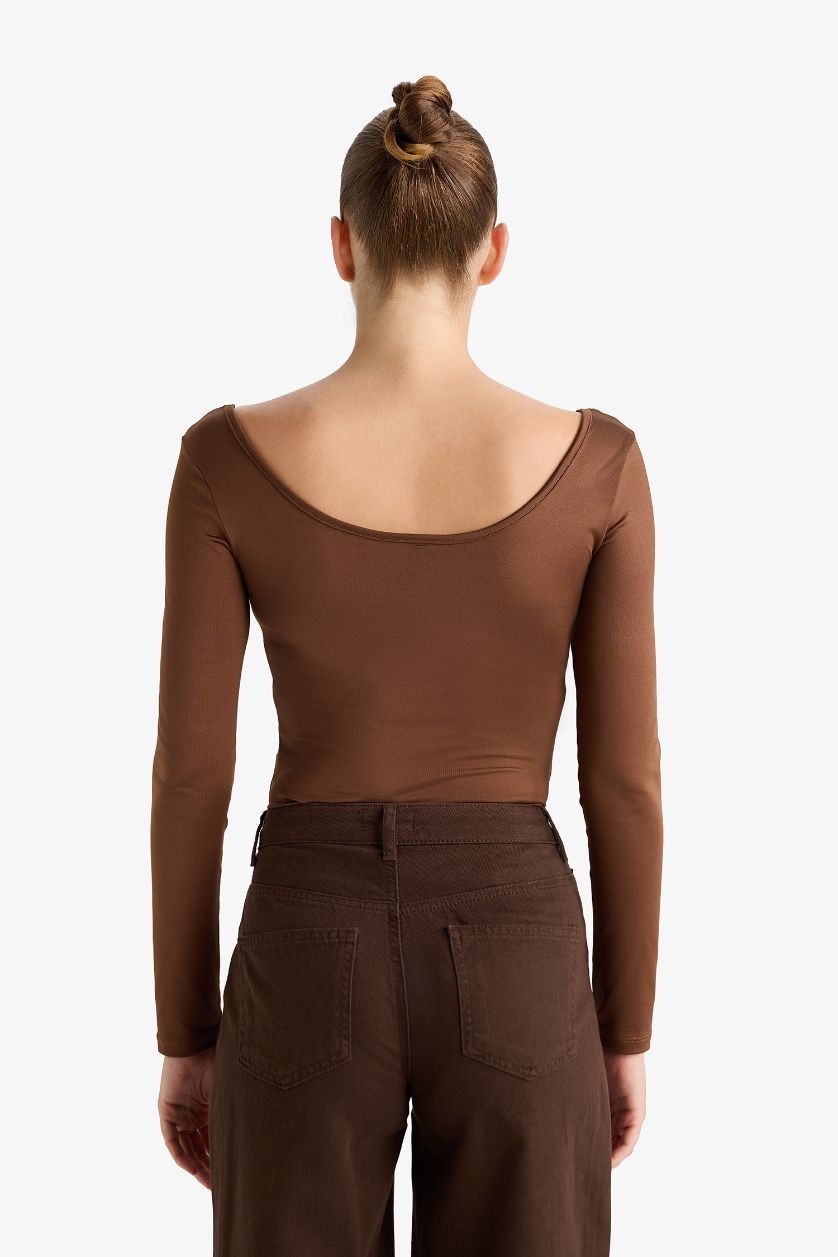 حريمي بني بودي سوت كم طويل بياقة مربعة