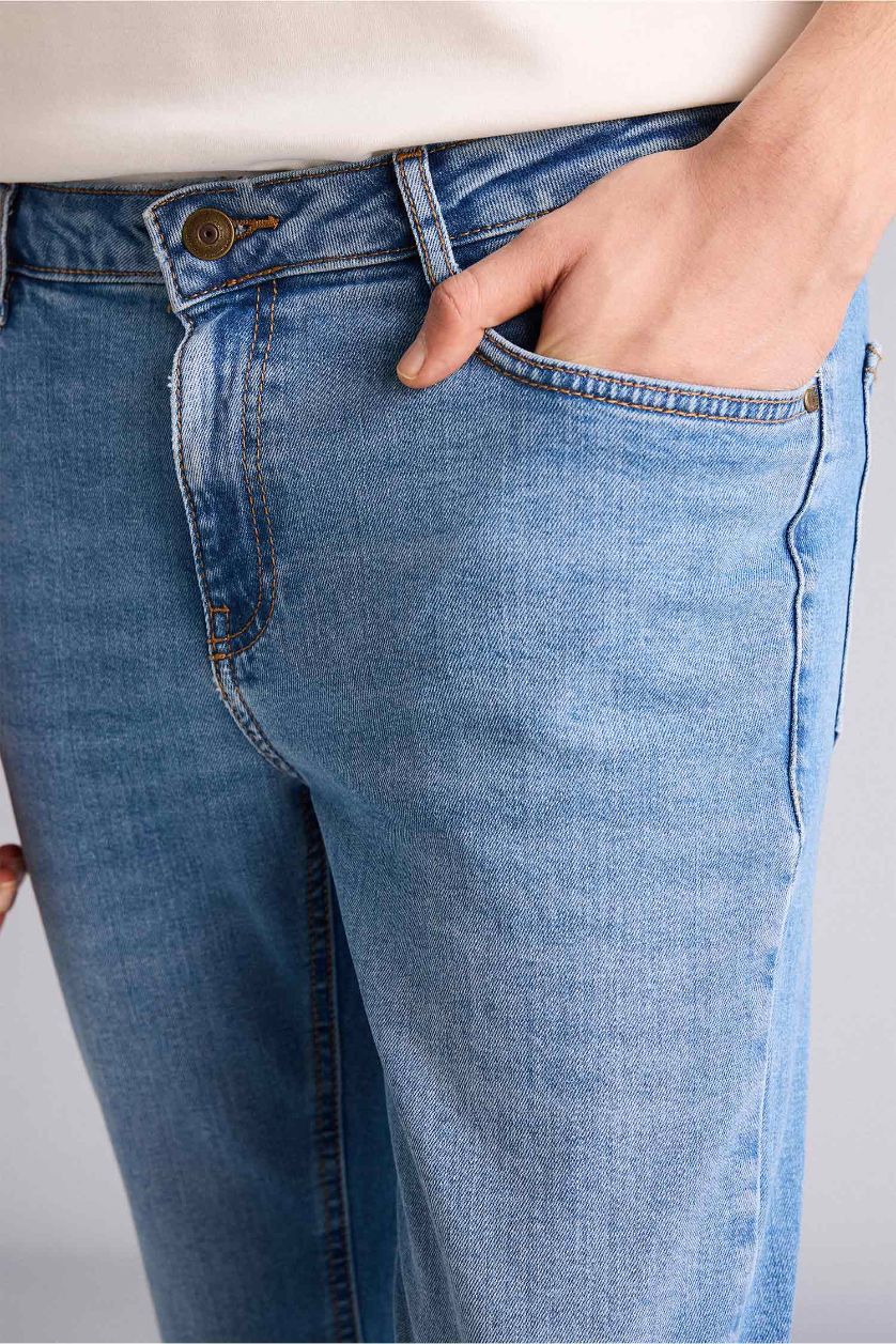 رجال أزرق فاتح بنطرون جينز بيدرو سليم فيت برجل ضيق