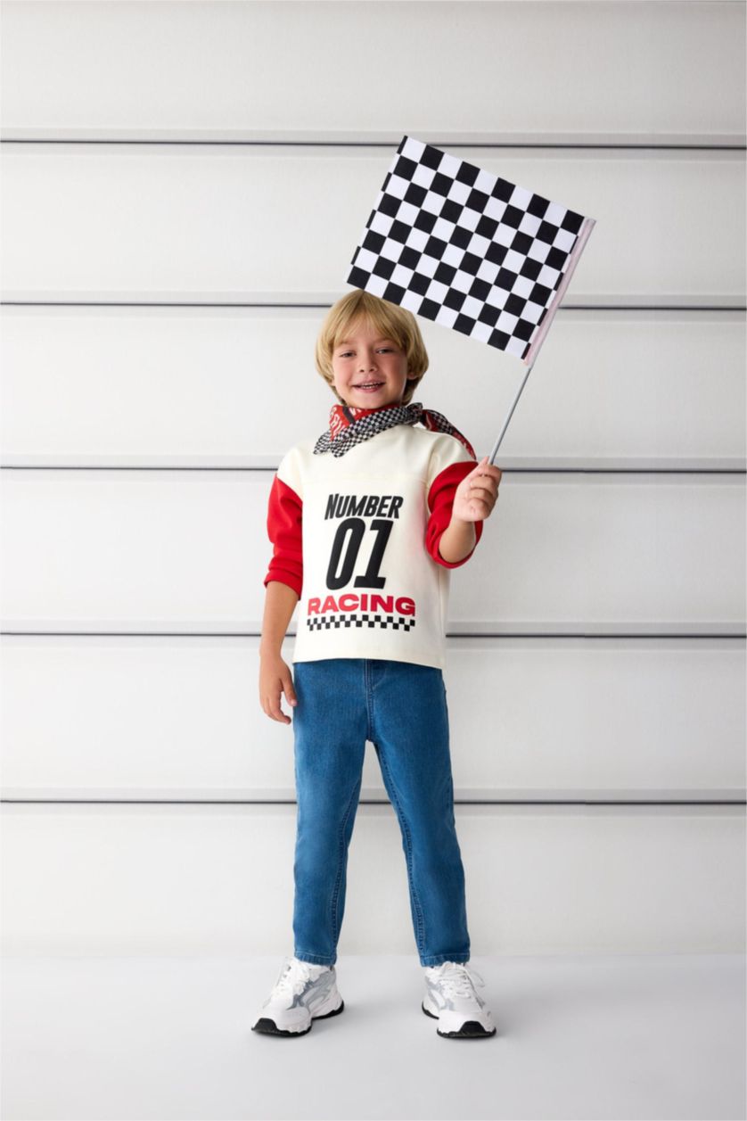 طفل صغير بيج فاتح تيشيرت بريميوم ولادي ردن طويل بطبعة شعار وقصة عادية