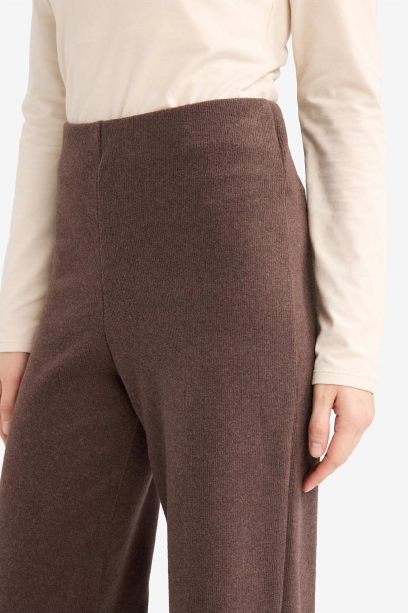 Woman Brown Straight Fit Trousers