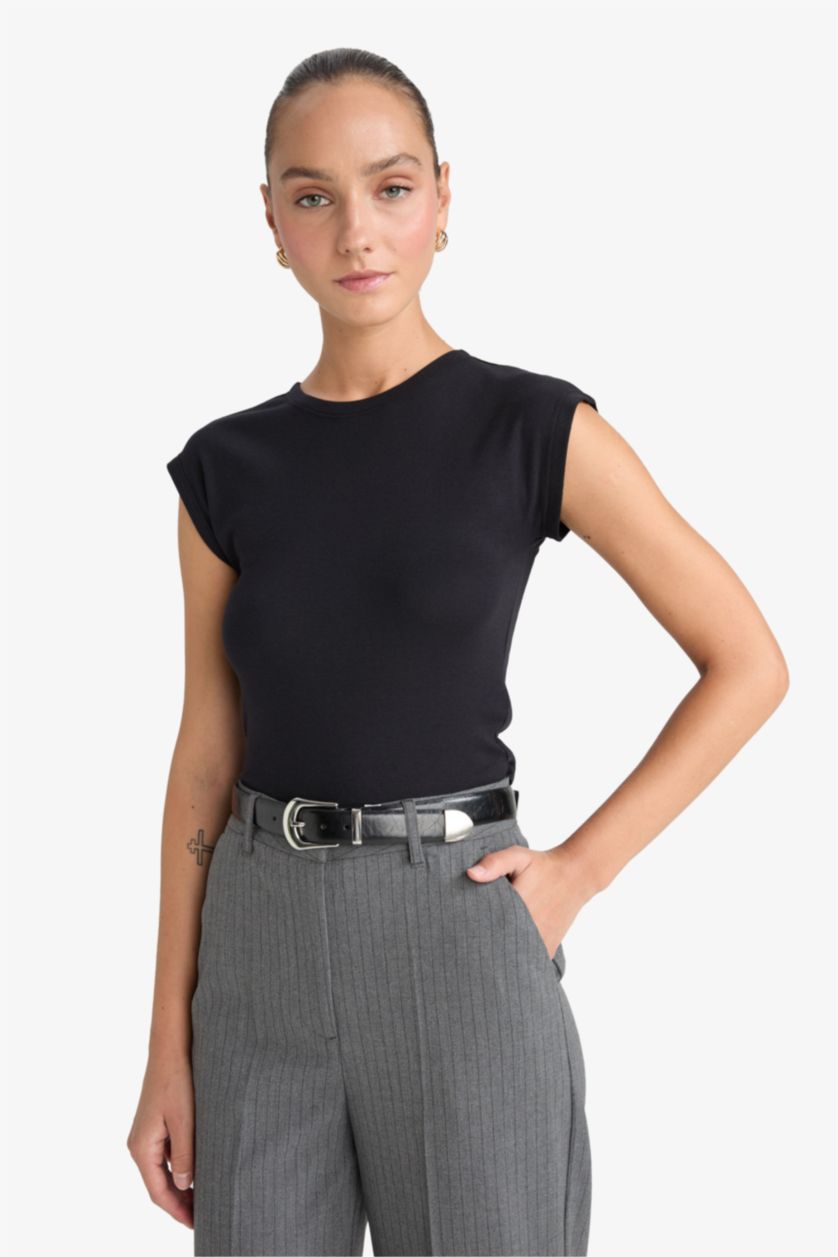 Әйелдерге қара Приталенная футболка Premium Slim Fit с узкими штанинами, круглым вырезом, из модала и коротким рукавом