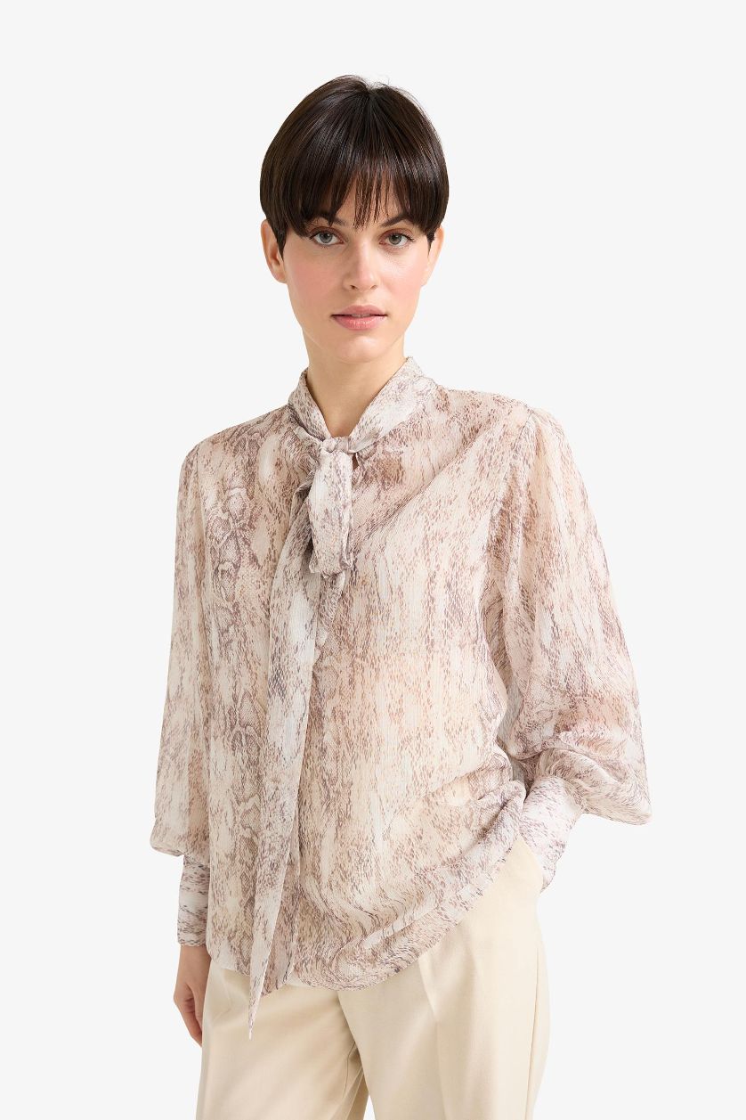 Kadın Ekru Regular Fıt Fiyonk Yaka Yılan Desenli Şifon Uzun Kollu Bluz