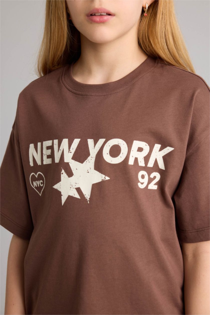 بنات بني تيشيرت نص كم بطبعة شعار اوفر سايز برقبة مستديرة