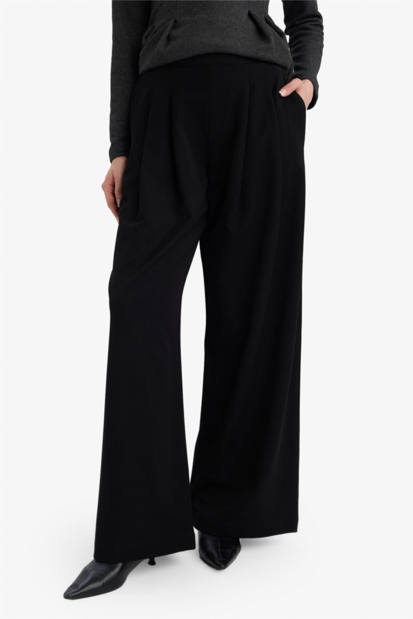 Woman Black Regular Fit Trousers