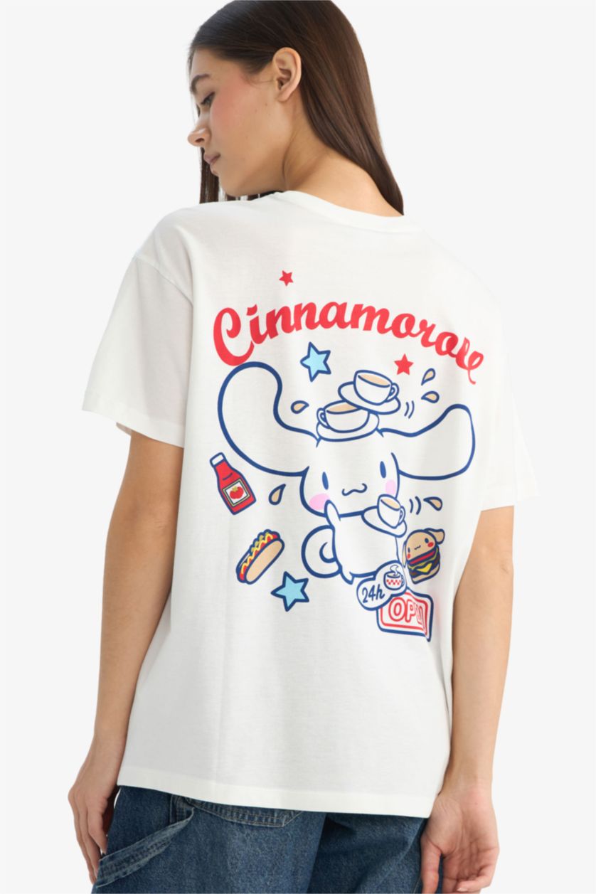 Woman White Oversized Hello Kitty Printed Short Sleeved T-shirt