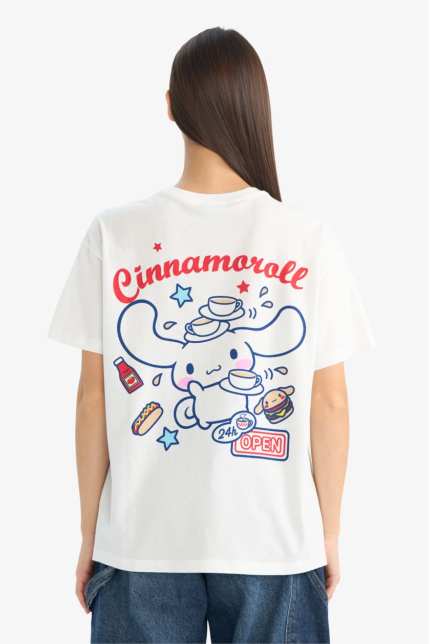 Woman White Oversized Hello Kitty Printed Short Sleeved T-shirt