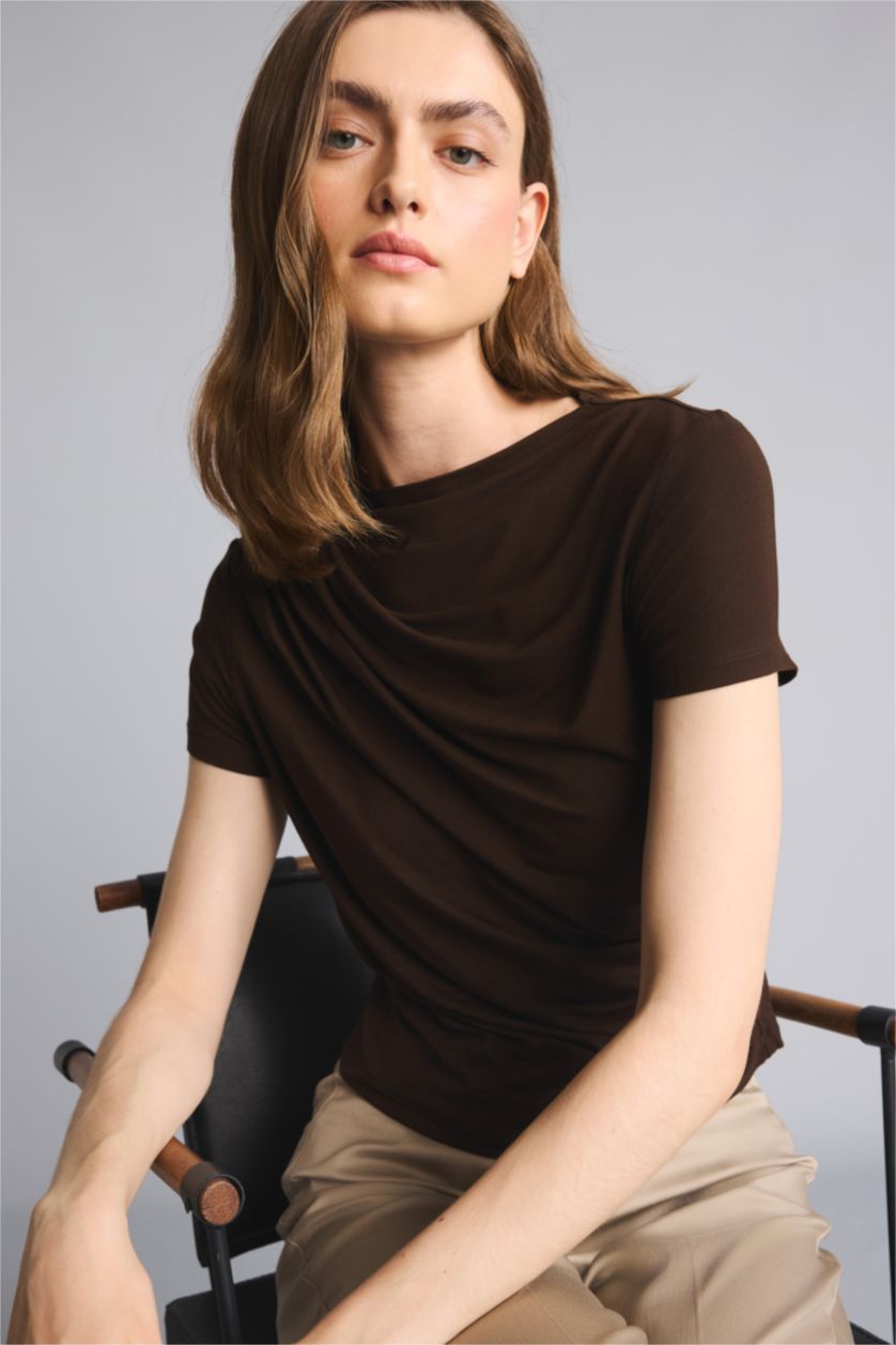 Әйелдерге Қоңыр Slim Fit футболка