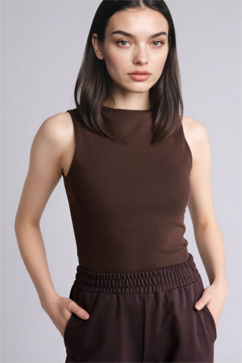 Әйелдерге Қоңыр Slim Fit қайық жағалы майка