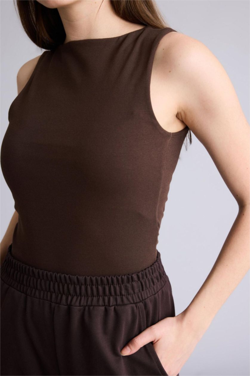 Әйелдерге Қоңыр Slim Fit қайық жағалы майка