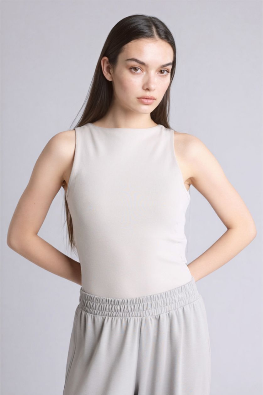 Әйелдерге Ашық сұр Slim Fit қайық жағалы майка