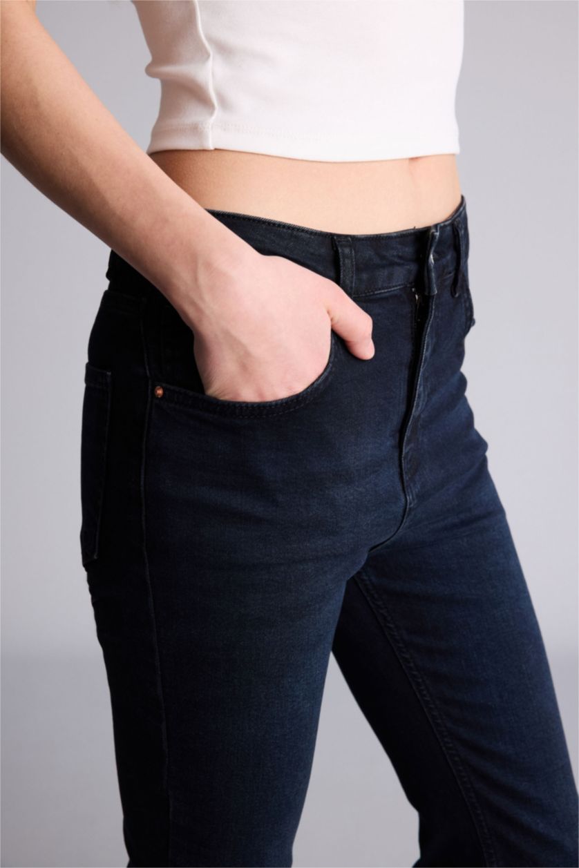 Kadın Siyah Crop Flare Fıt Yüksek Bel Bilek Boy Jean Yıkamalı Pantolon