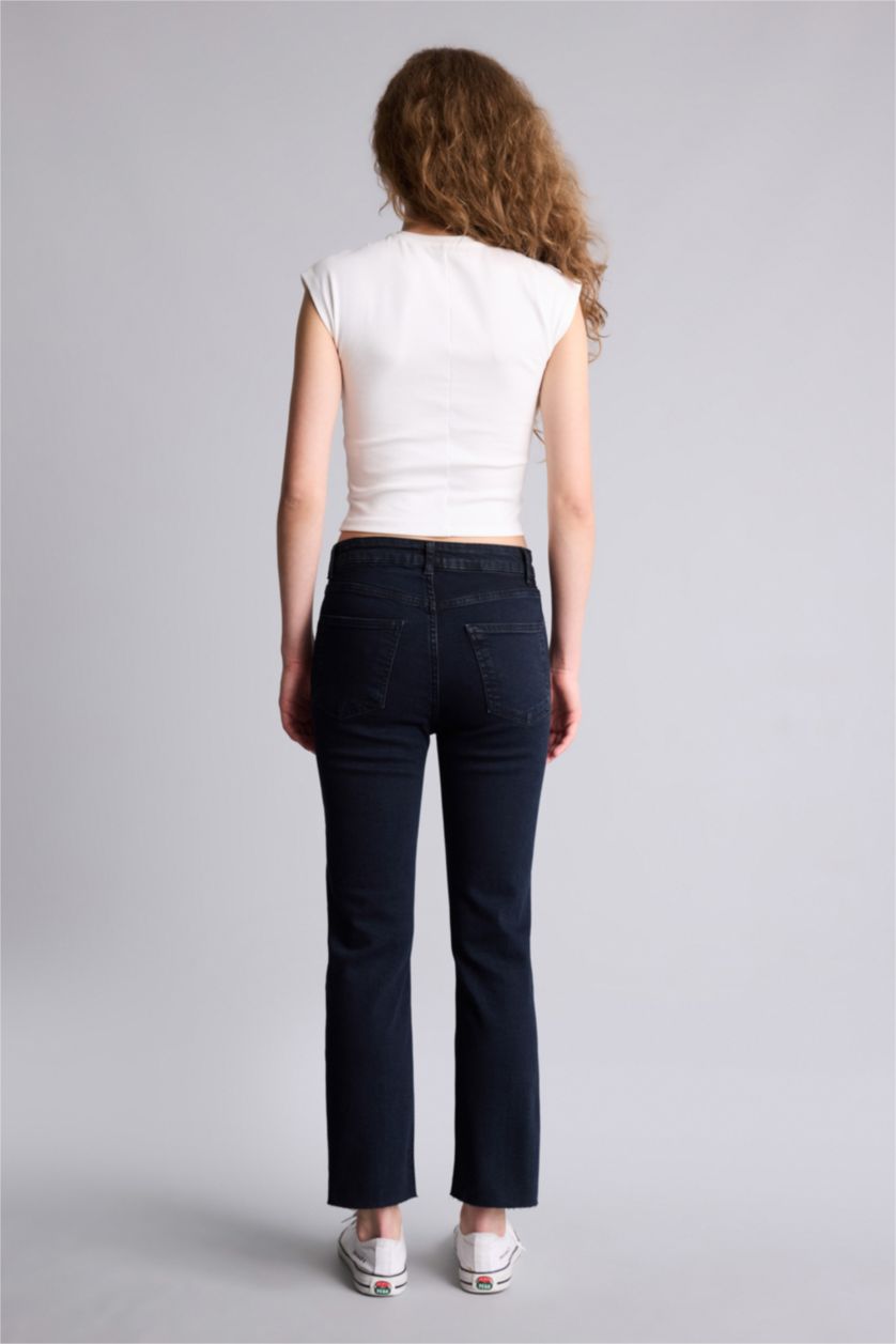 Kadın Siyah Crop Flare Fıt Yüksek Bel Bilek Boy Jean Yıkamalı Pantolon