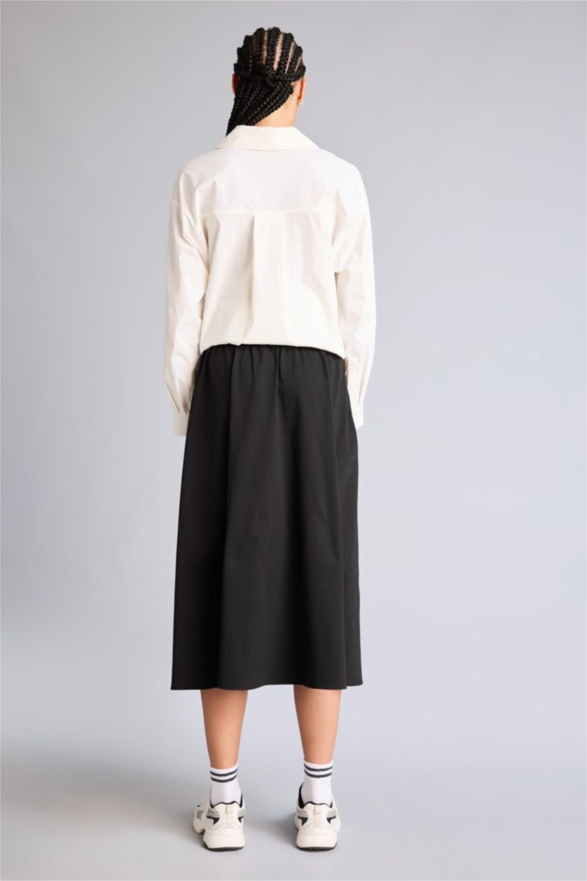 Woman Black Standard Fit Woven Skirt