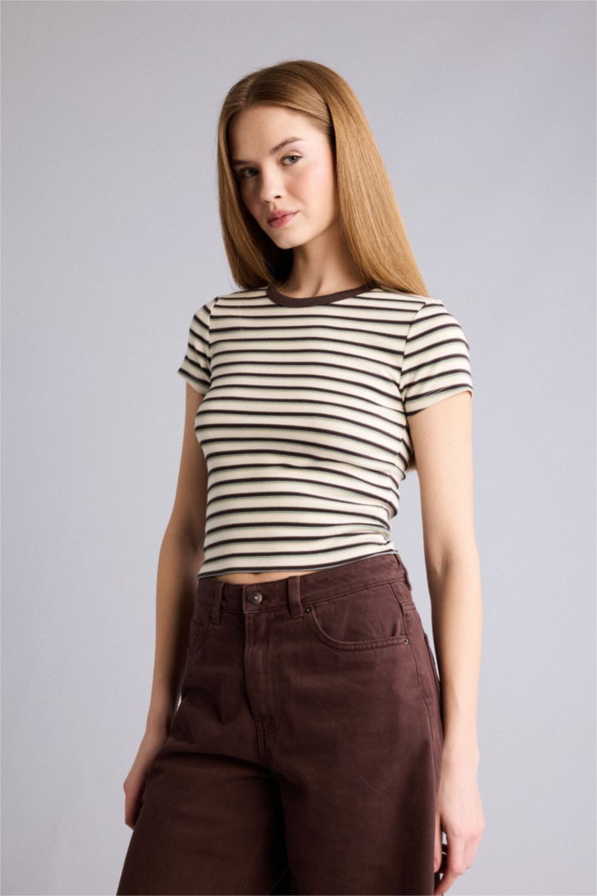 نساء اوف وايت تيشيرت نص ردن مخصر سليم فيت