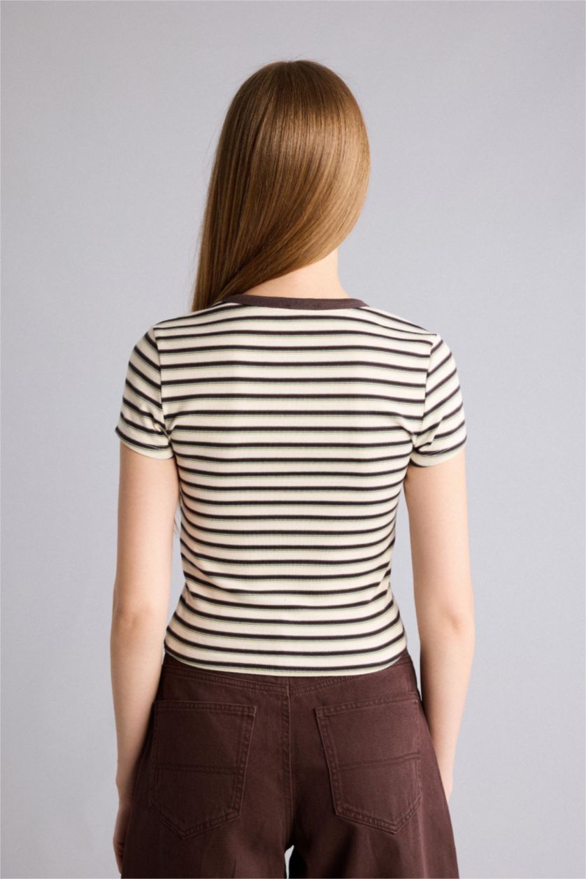 نساء اوف وايت تيشيرت نص ردن مخصر سليم فيت