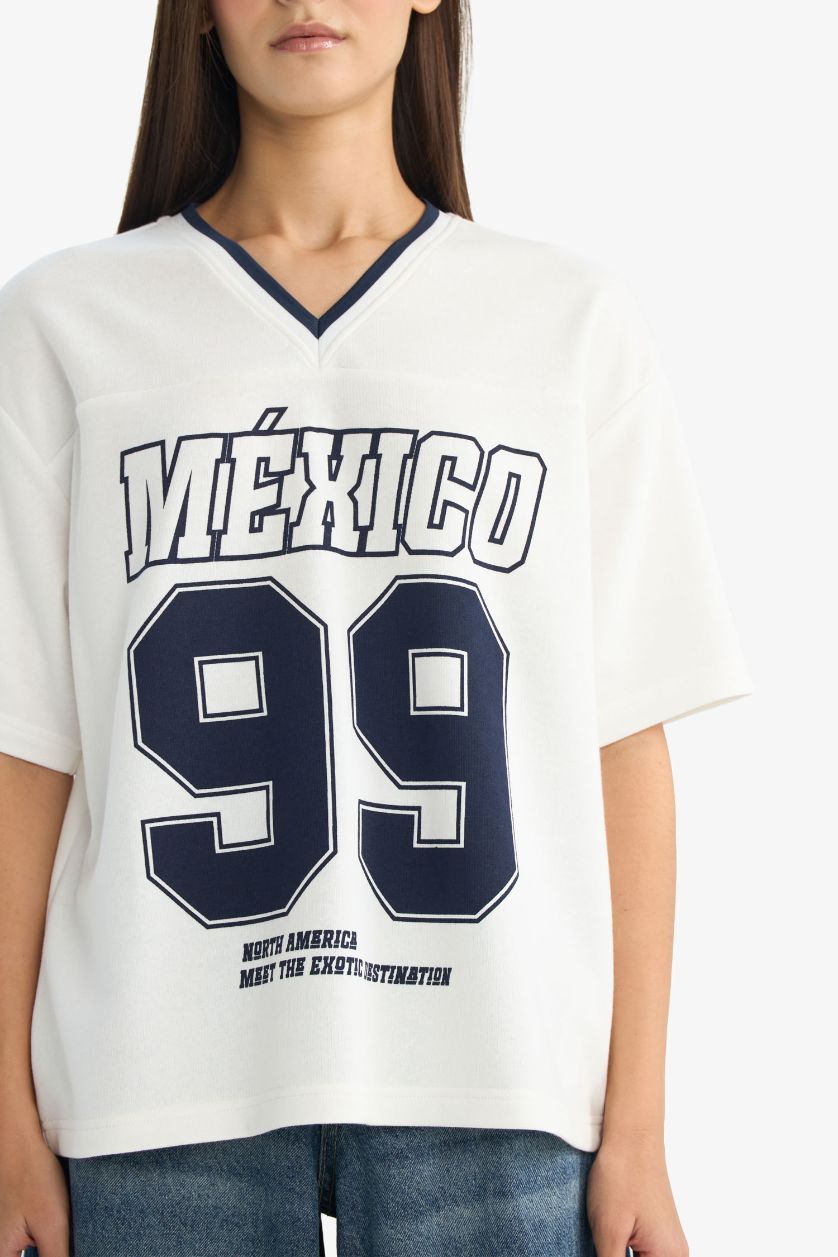 Woman White Oversize Fit Printed Short Sleeve T-shirt