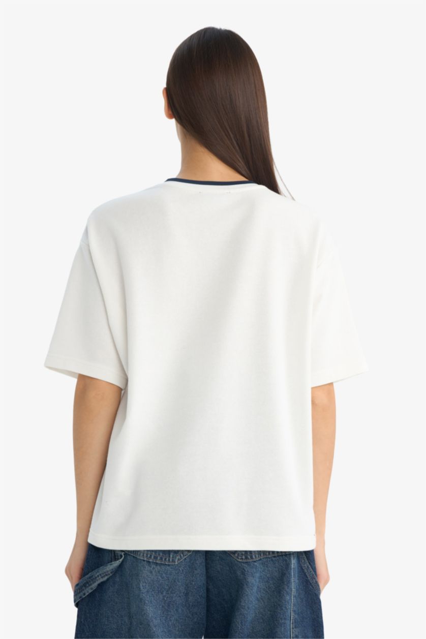 Woman White Oversize Fit Printed Short Sleeve T-shirt