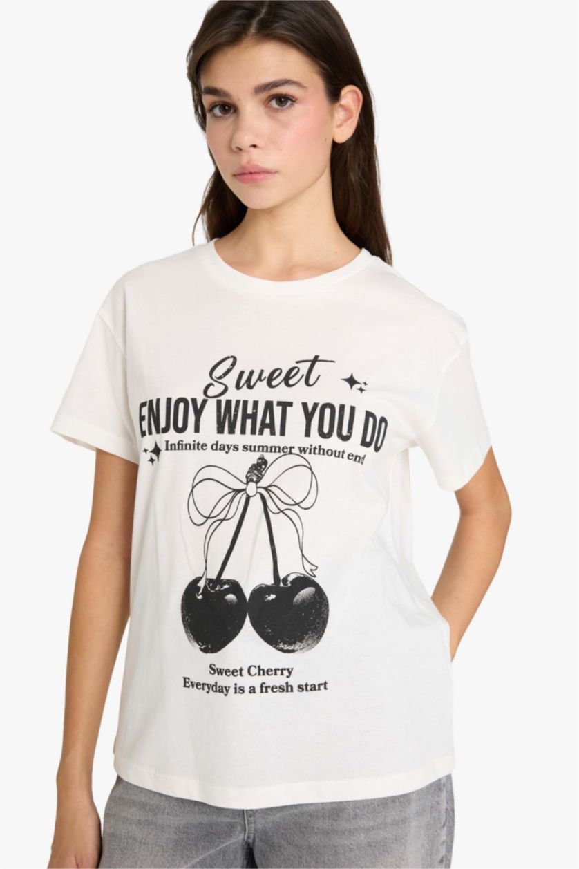 Woman White Oversize Fit Crew Neck T-Shirt