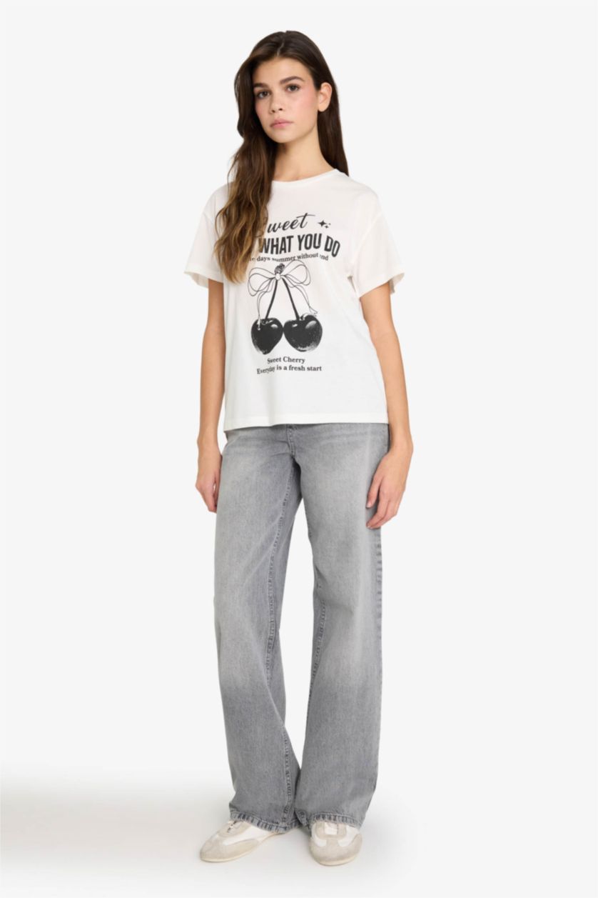 Woman White Oversize Fit Crew Neck T-Shirt