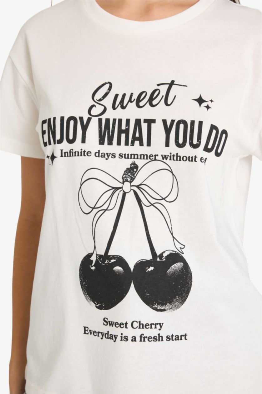 Woman White Oversize Fit Crew Neck T-Shirt