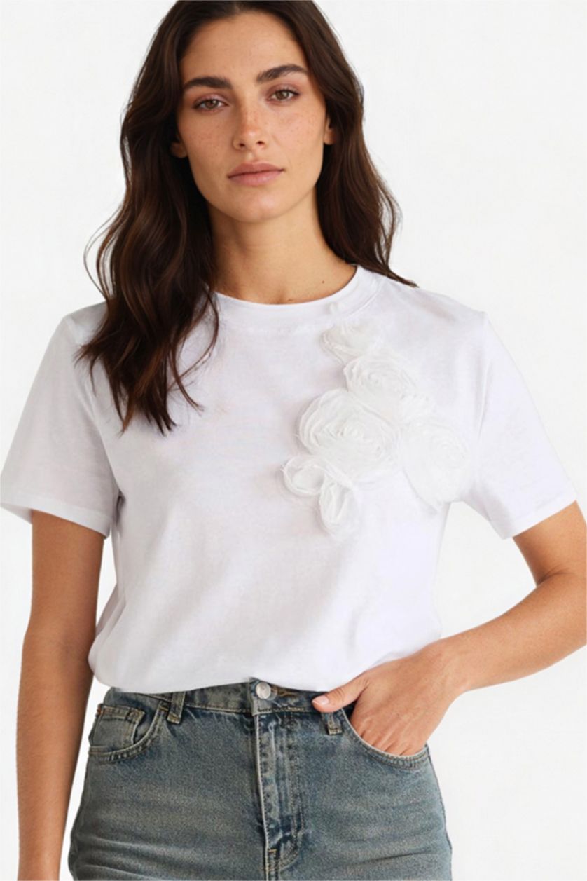Kadın Beyaz %100 Pamuk Relax Fıt Bisiklet Yaka İşlemeli Penye Tişört