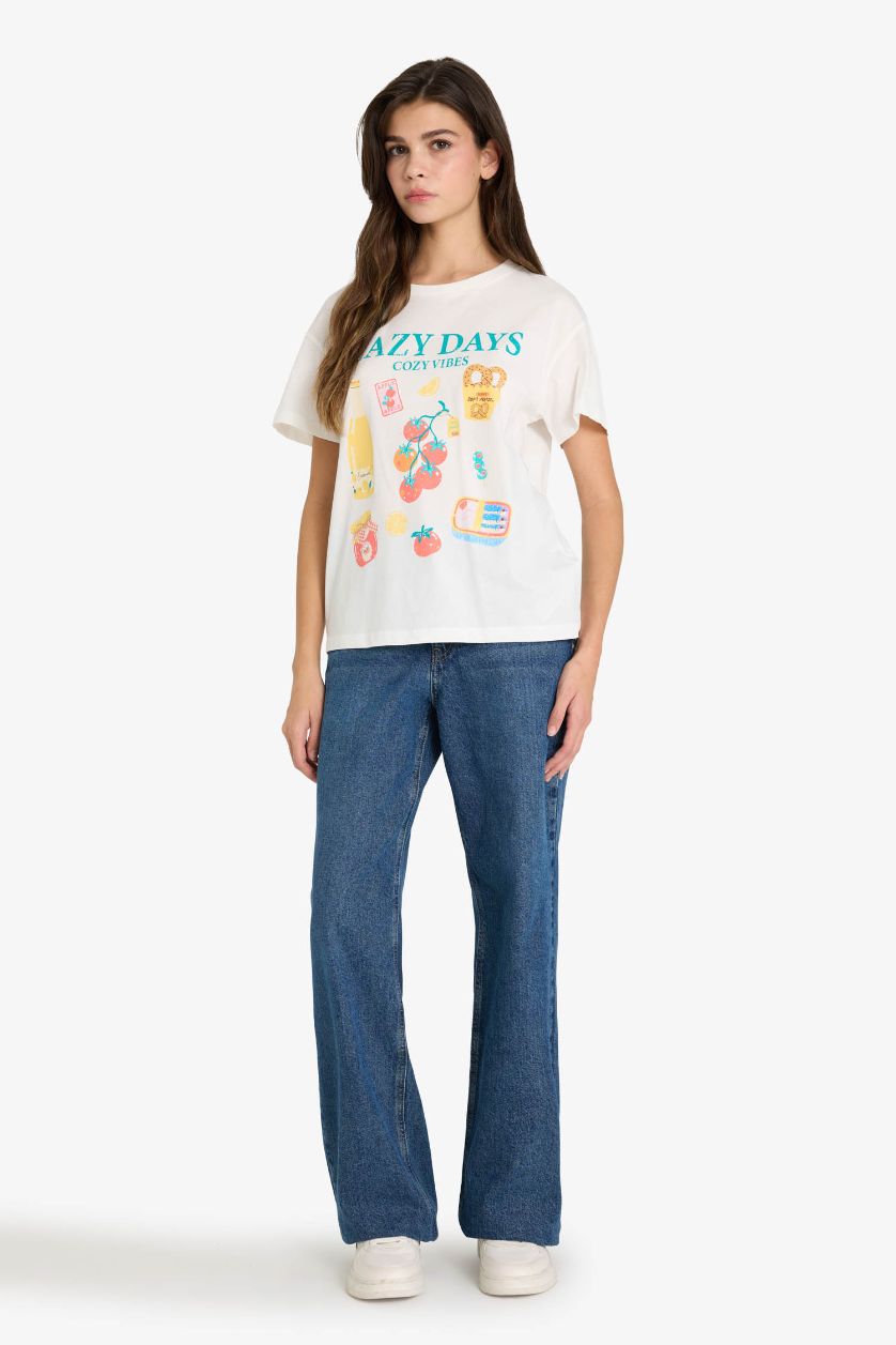 Woman White Regular Fit Printed Crew Neck Short Sleeve T-shirt