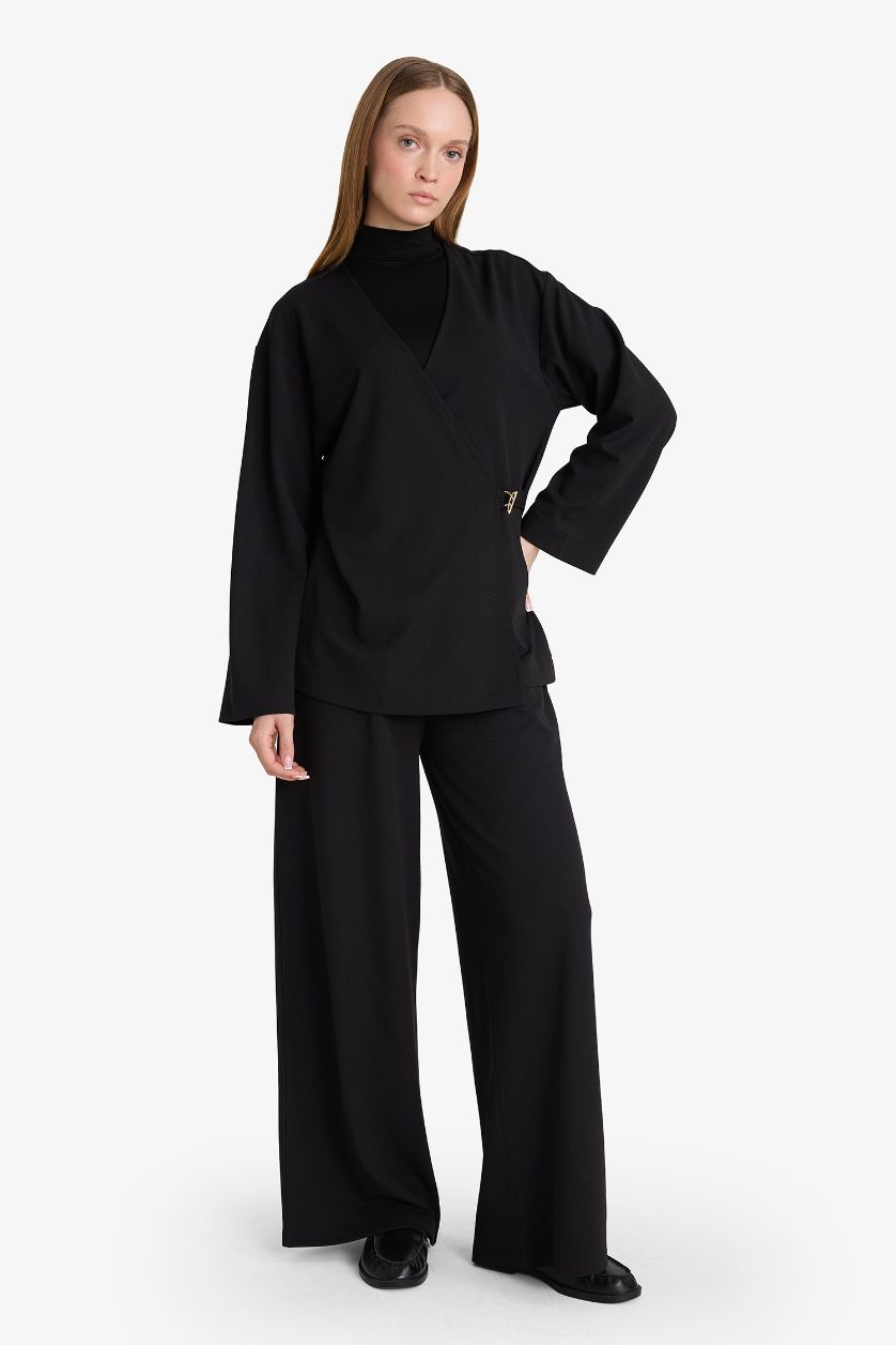 Woman Black Wide Leg Crepe Trousers