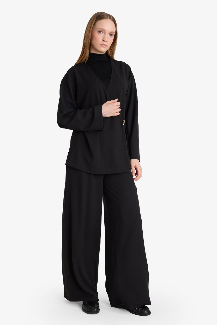 Woman Black Wide Leg Crepe Trousers