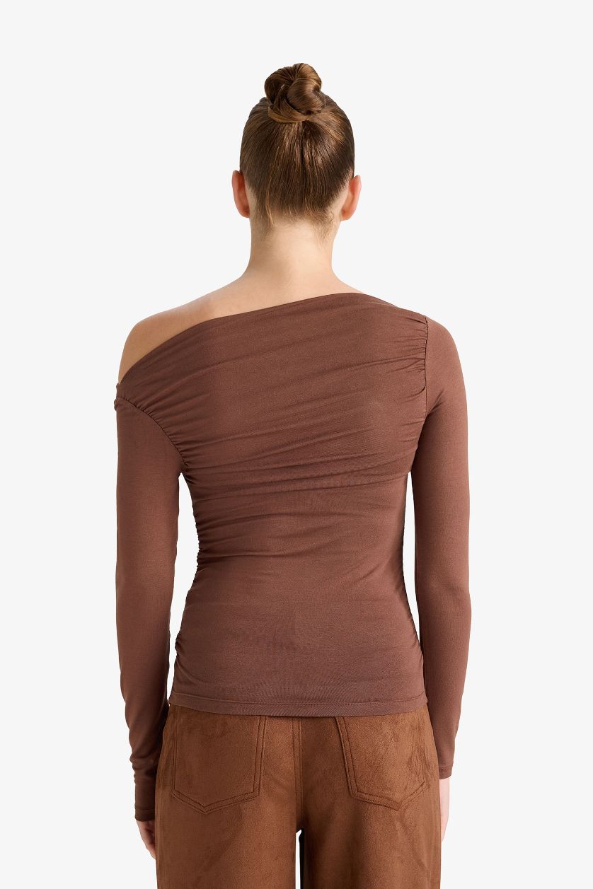 Kadın Kahve Slim Fit Dar Kesim Omzu Açık Uzun Kollu Bluz
