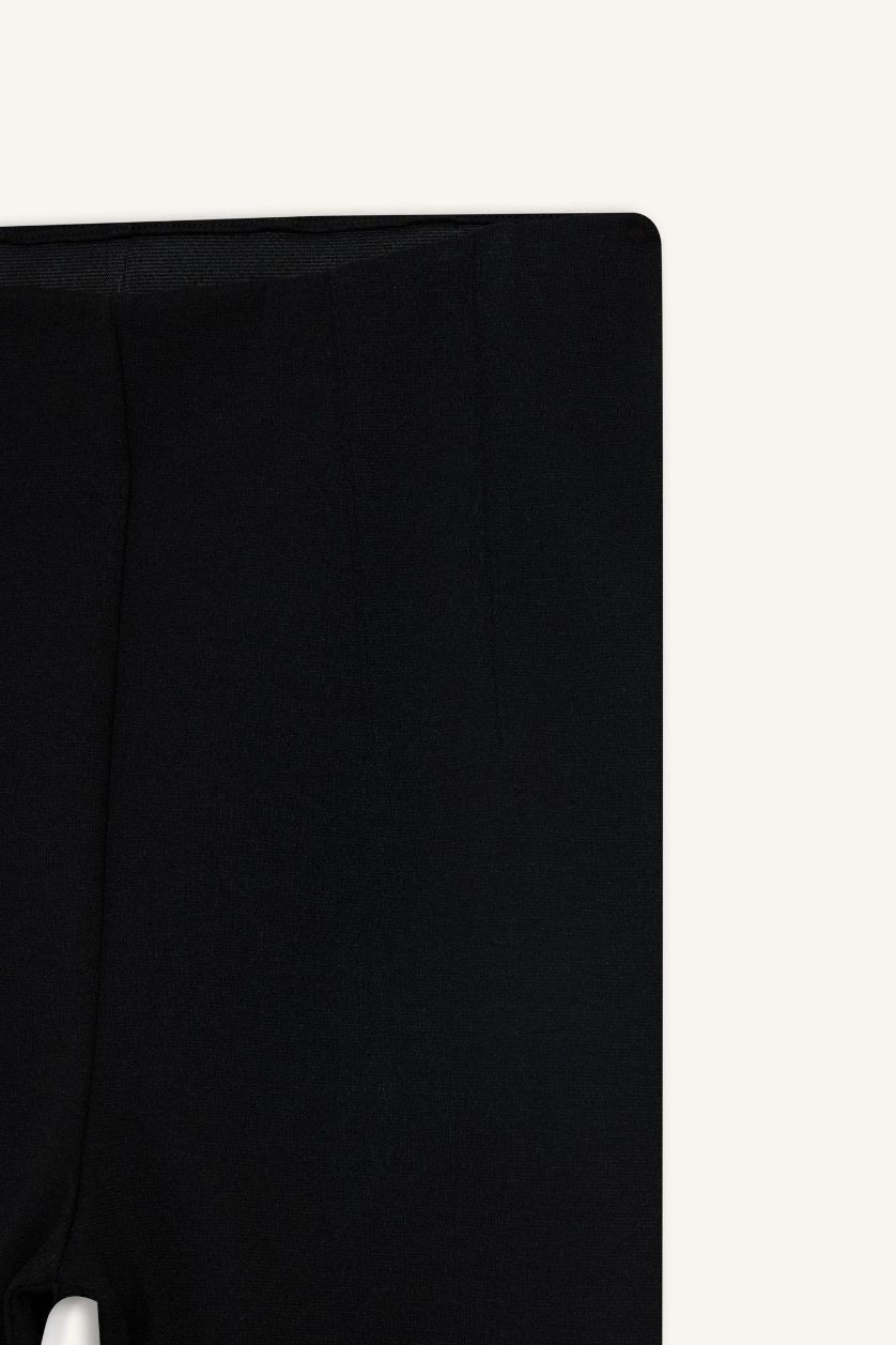Kadın Siyah Pens Detaylı Kısa Tayt