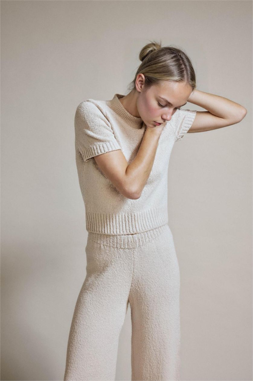 Kadın Açık Bej Yarım Balıkçı Yaka Kısa Kollu Triko Kazak