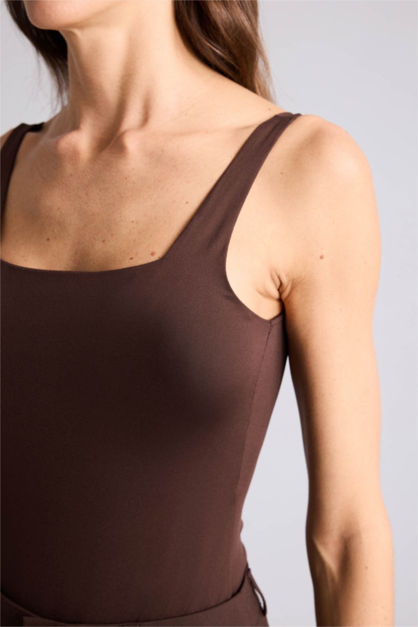 نساء بني ديباردور بياقة مربعة