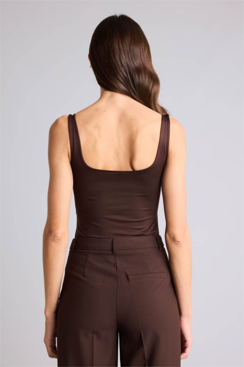 نساء بني ديباردور بياقة مربعة