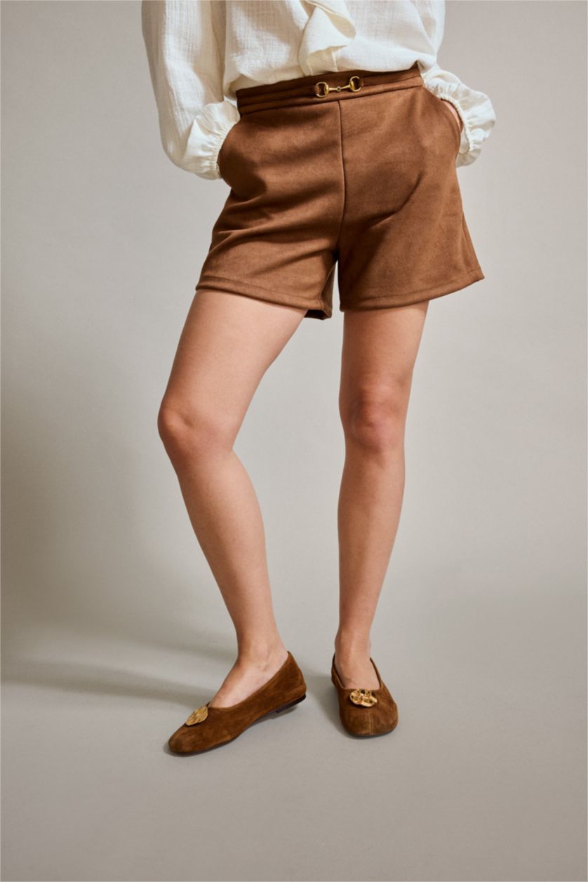 Kadın Açık Kahve Aksesuar Detaylı Süet Şort