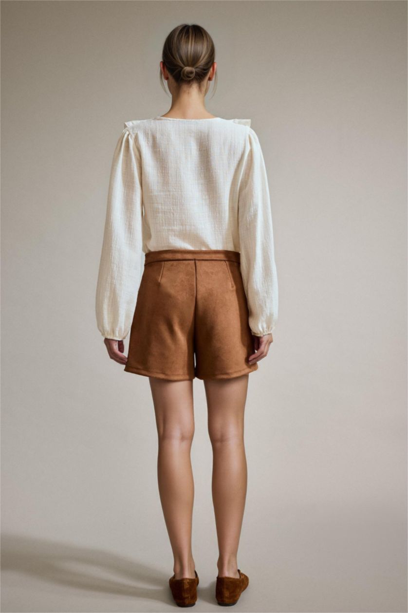 Kadın Açık Kahve Aksesuar Detaylı Süet Şort