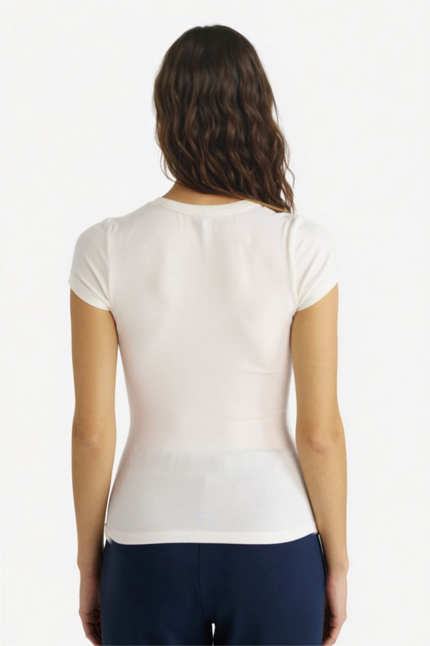 حريمي بيج فاتح تيشيرت نص كم سليم فيت بياقة مستديرة