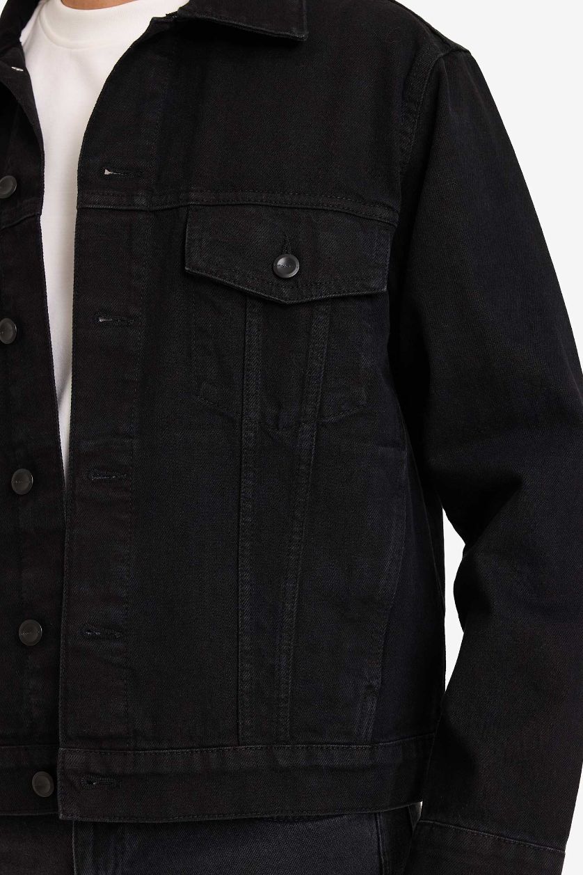 رجال أسود جاكيت جينز قصة عادية