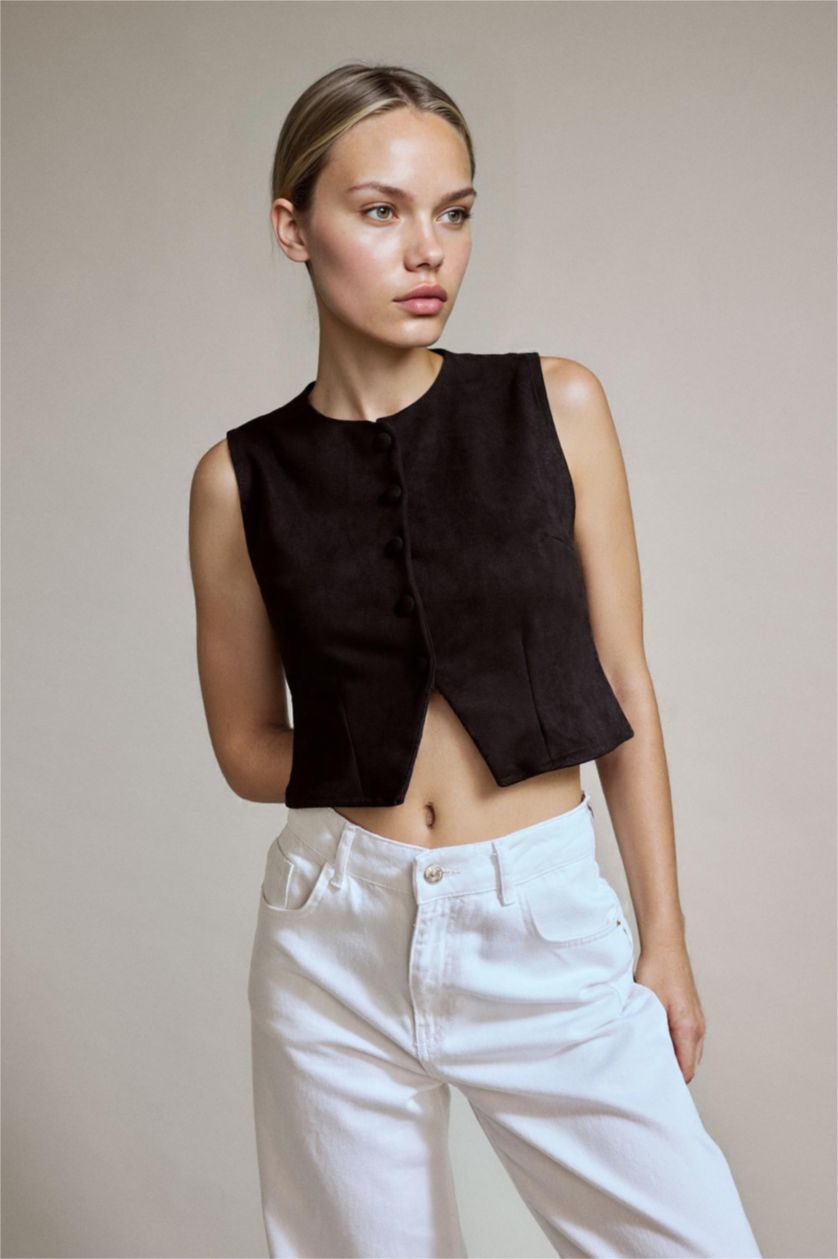 Woman Black Crop Suede Vest