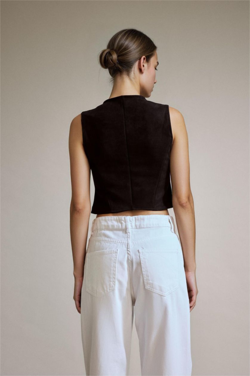 Woman Black Crop Suede Vest